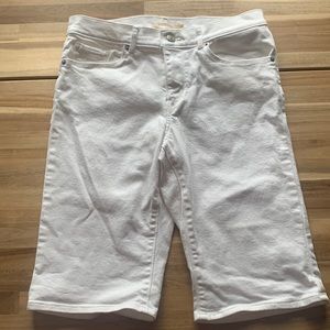 Levi’s White Bermuda Shorts - Size 28